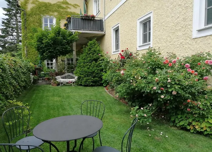 Residenz 4* Schloss Rosenau