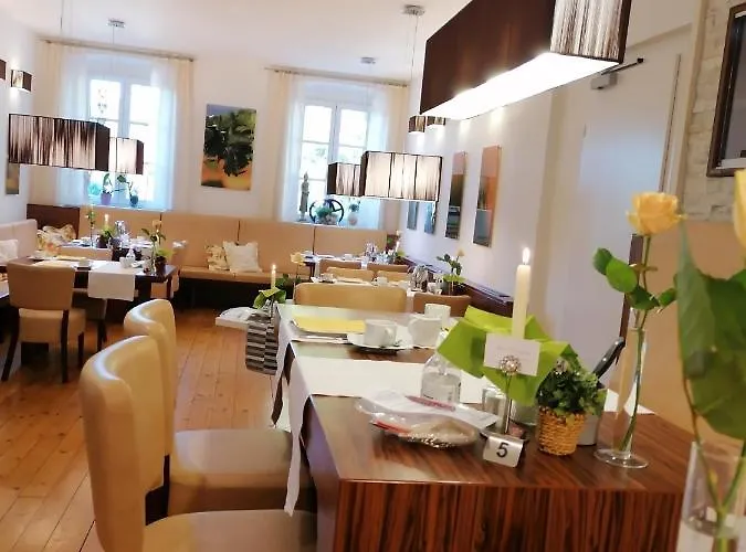 Residenz Schloss Rosenau