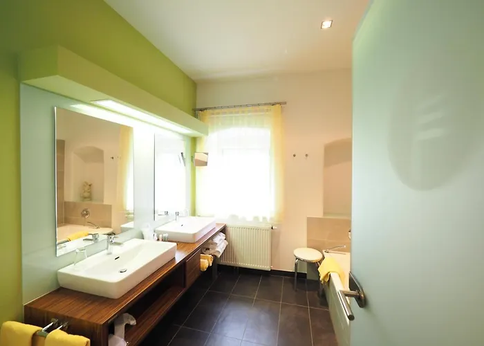 Residenz 4* Schloss Rosenau